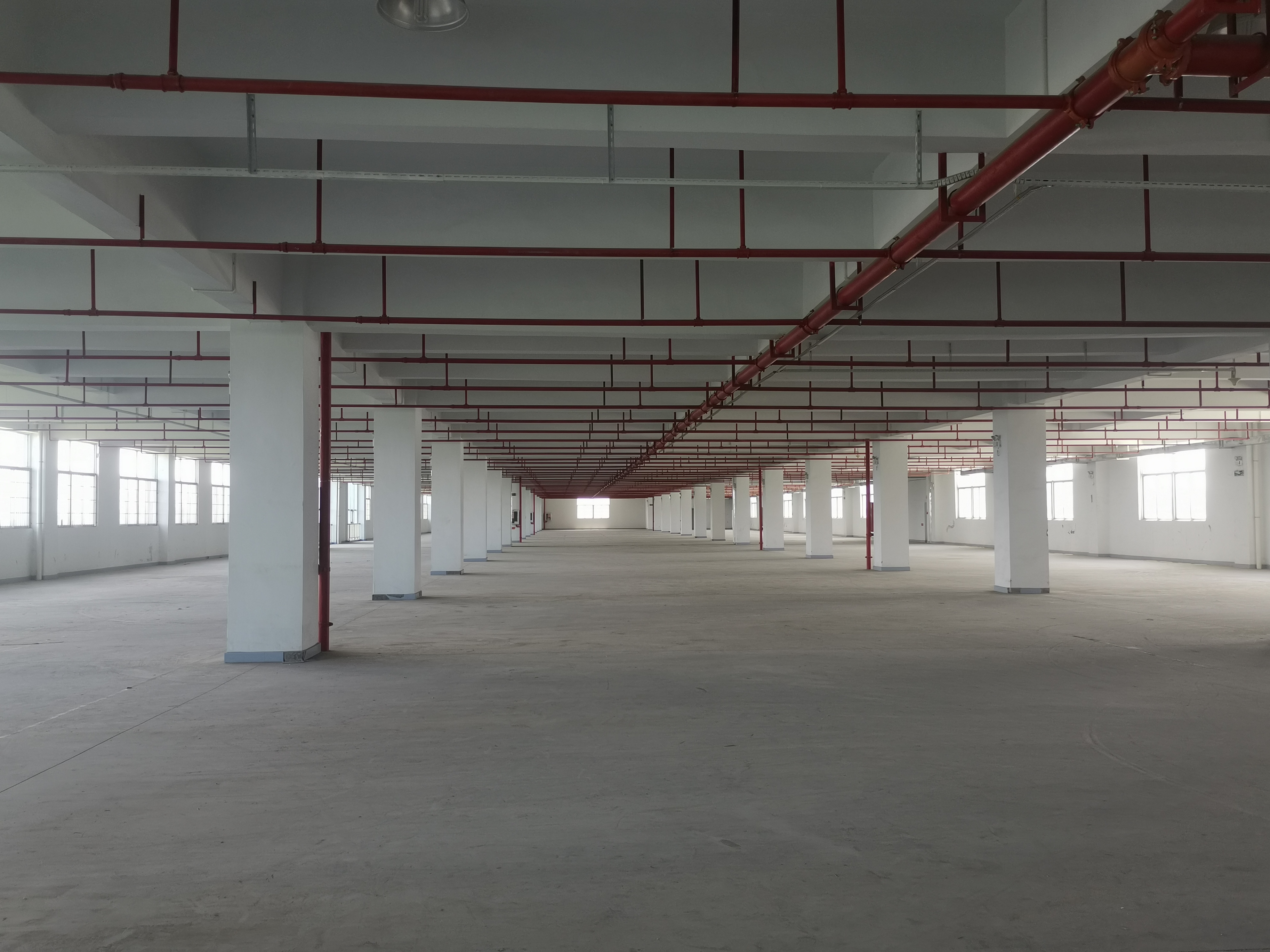 布吉丹竹头高新科技园新出楼上3600平红本厂房仓库出租，可分