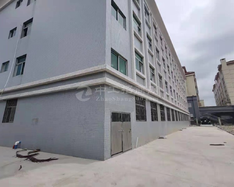 中山市南区城南路贸易中心写字楼3500平方出租精装修。
