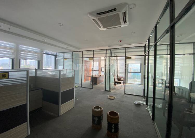 坪山中心广场写字楼出租150平方米精装修办公室可以拎包入住7