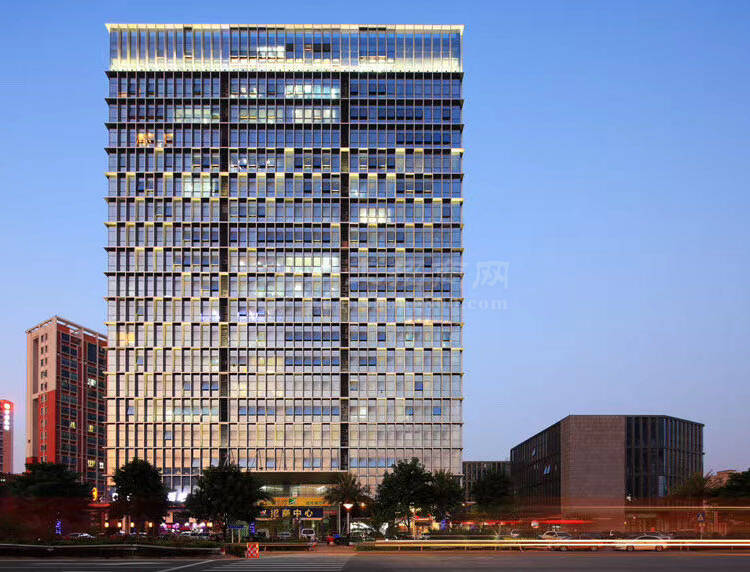 坪山中心广场写字楼出租150平方米精装修办公室可以拎包入住
