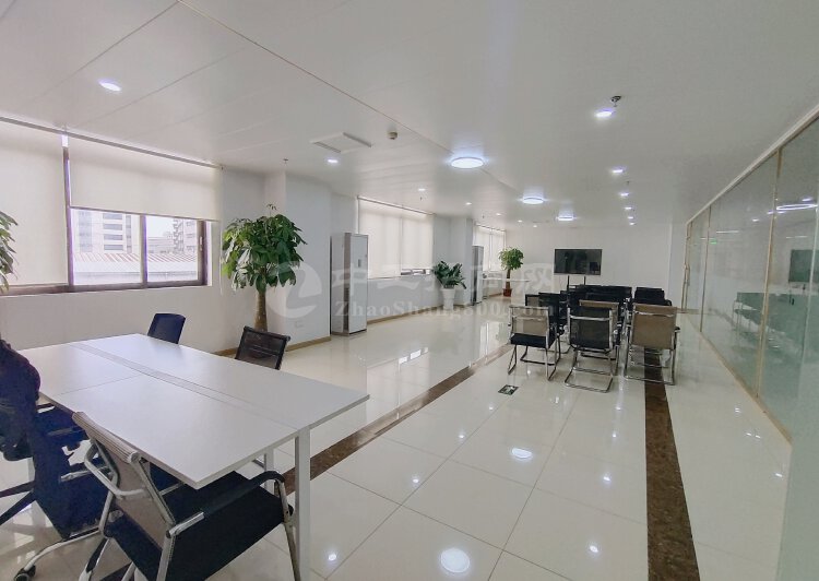 黄埔开发区西区新出创意园区办公室30平方起租。4