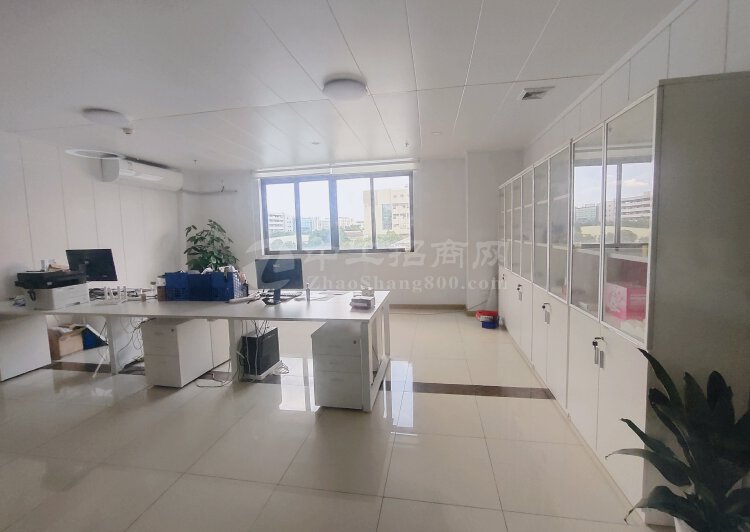 黄埔开发区西区新出创意园区办公室30平方起租。3