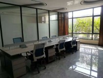 龙江镇涌口展厅办公室230方出租，带装修办公位，拎包入驻！