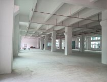 平湖街道业主厂房仓库一楼2000平米出租使用率高空地超大