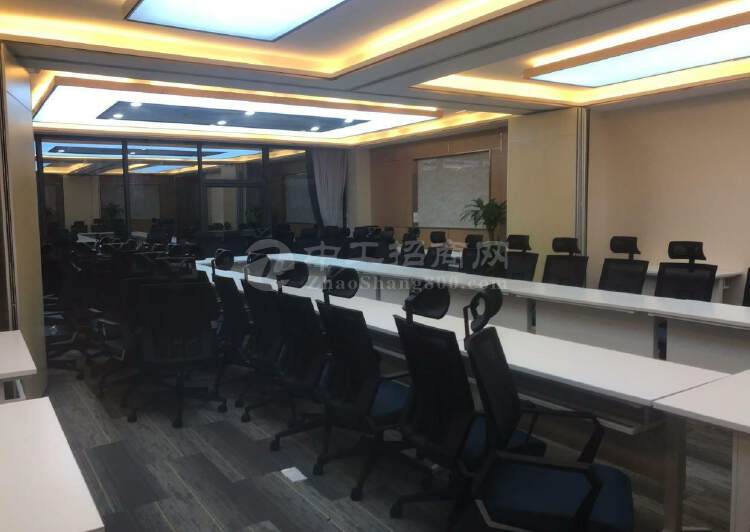 广州市天河区科韵路地铁站附近新出400平装修带家私办公室出租