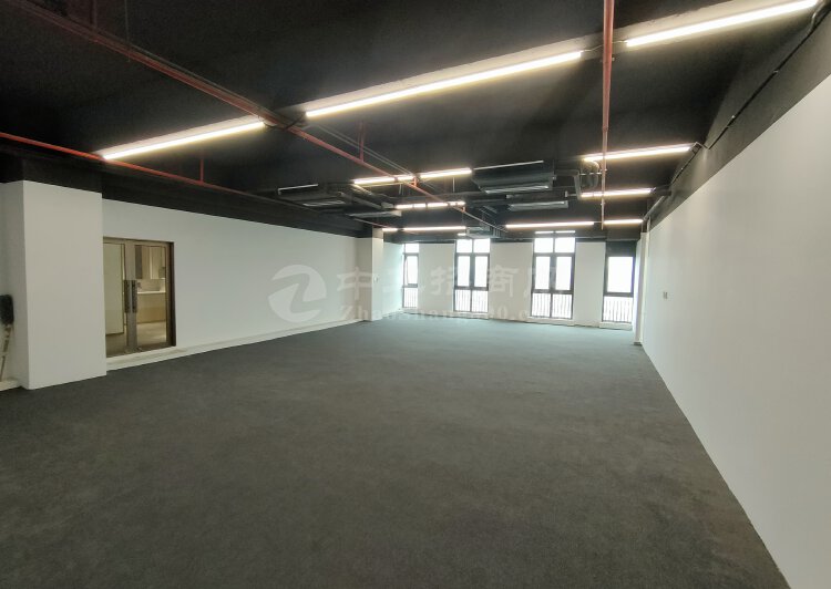 深圳办公研发可轻生产468平写字楼，带货梯8