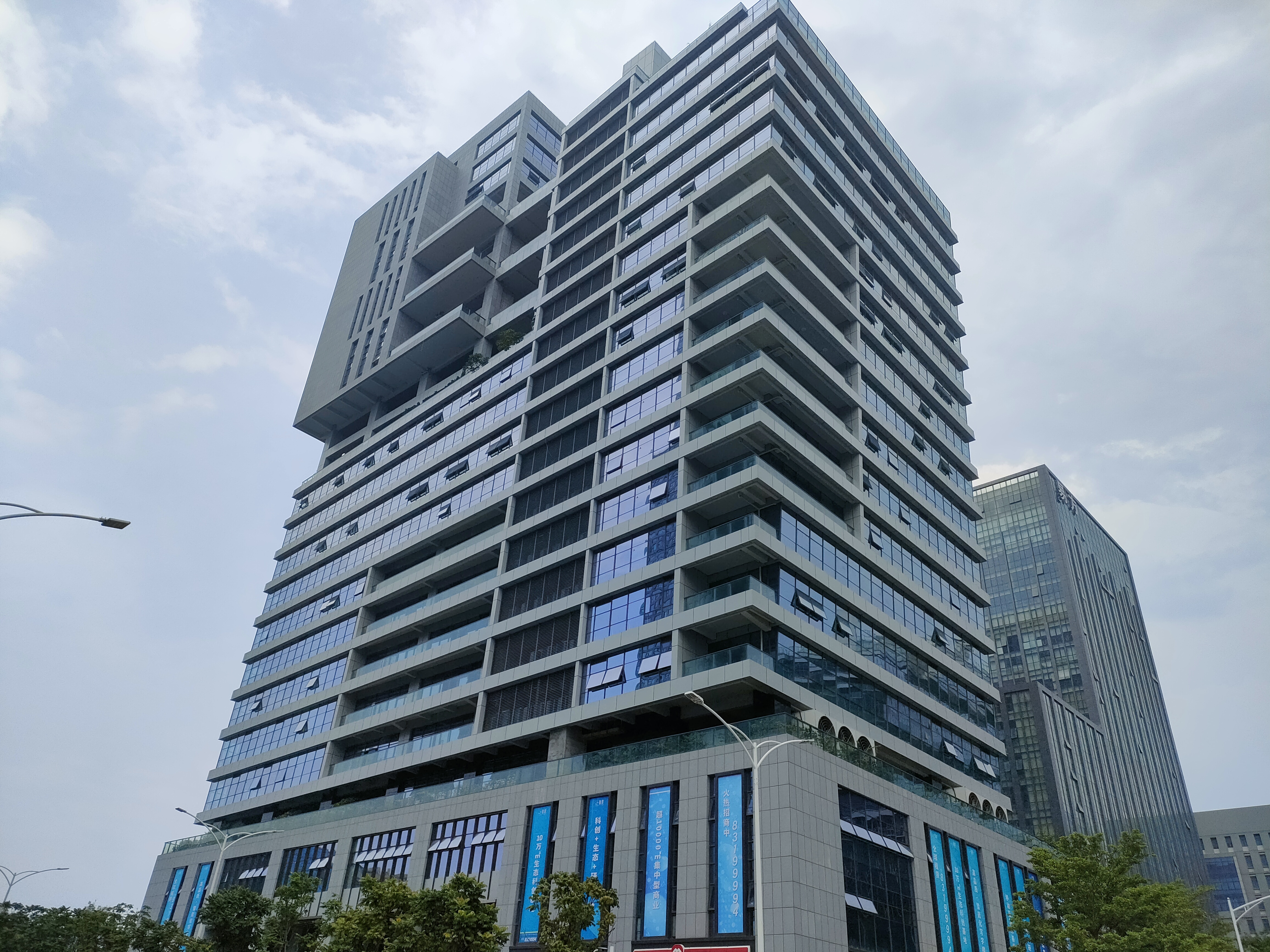深圳办公研发可轻生产468平写字楼，带货梯