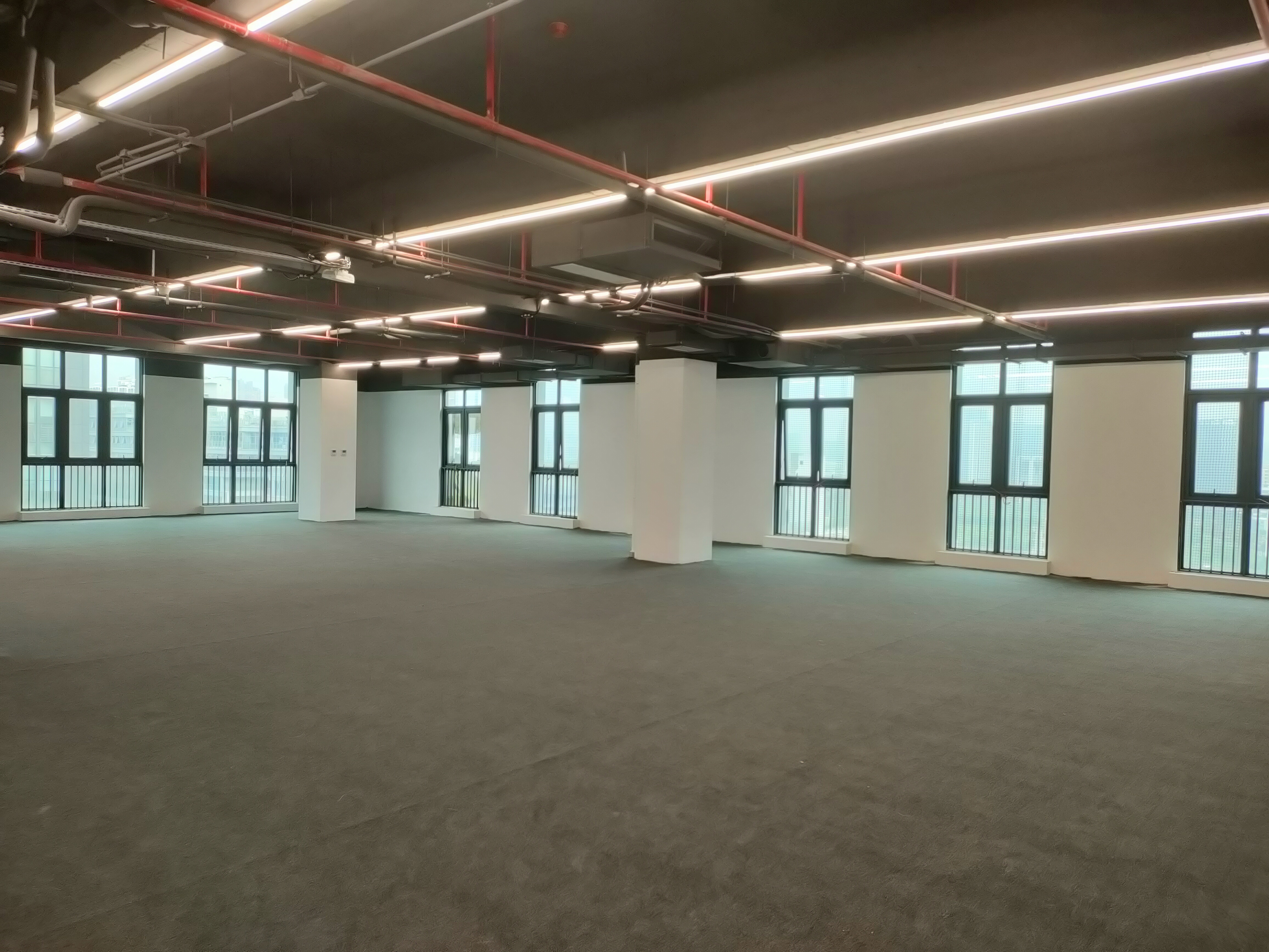 深圳办公研发可轻生产468平写字楼，带货梯