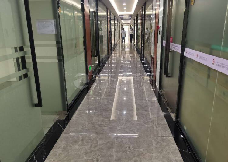 深圳龙岗布吉上水径地铁口新出11楼236平户型方正带装修出租2