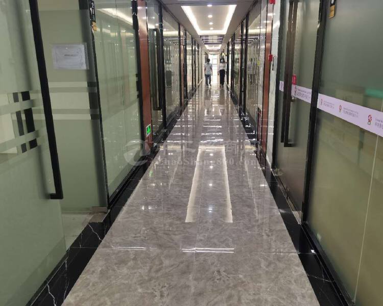 深圳龙岗布吉上水径地铁口新出11楼236平户型方正带装修出租