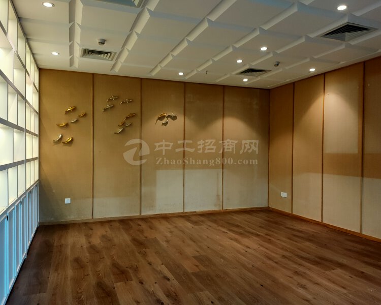 深圳软件园360平办公室招租，落地窗全景采光，深大地铁口50
