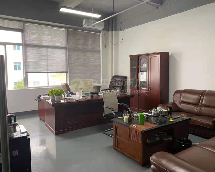 深圳创业孵化基地园区写字楼二楼280平办公室出租