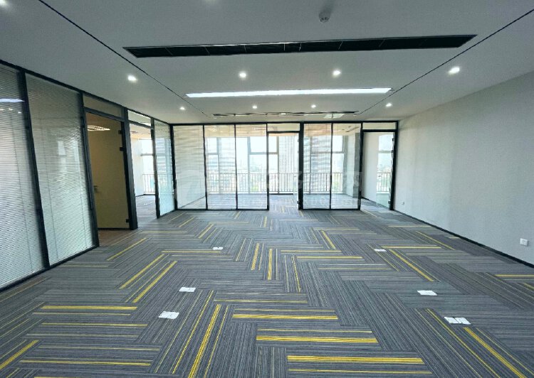 科技园北开发商直租，精装小面积220平办公室拎包入住。4