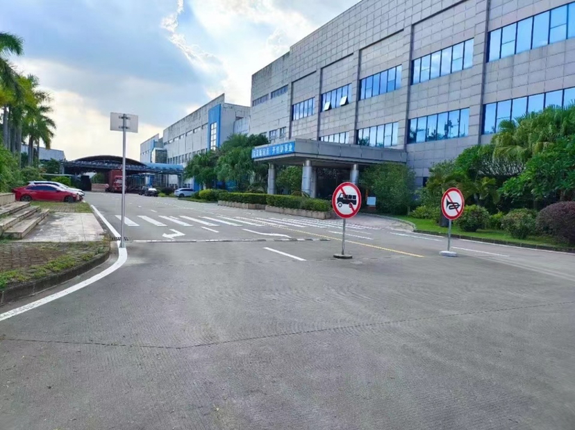 特价19块！一楼超大空地红本厂房交通便利