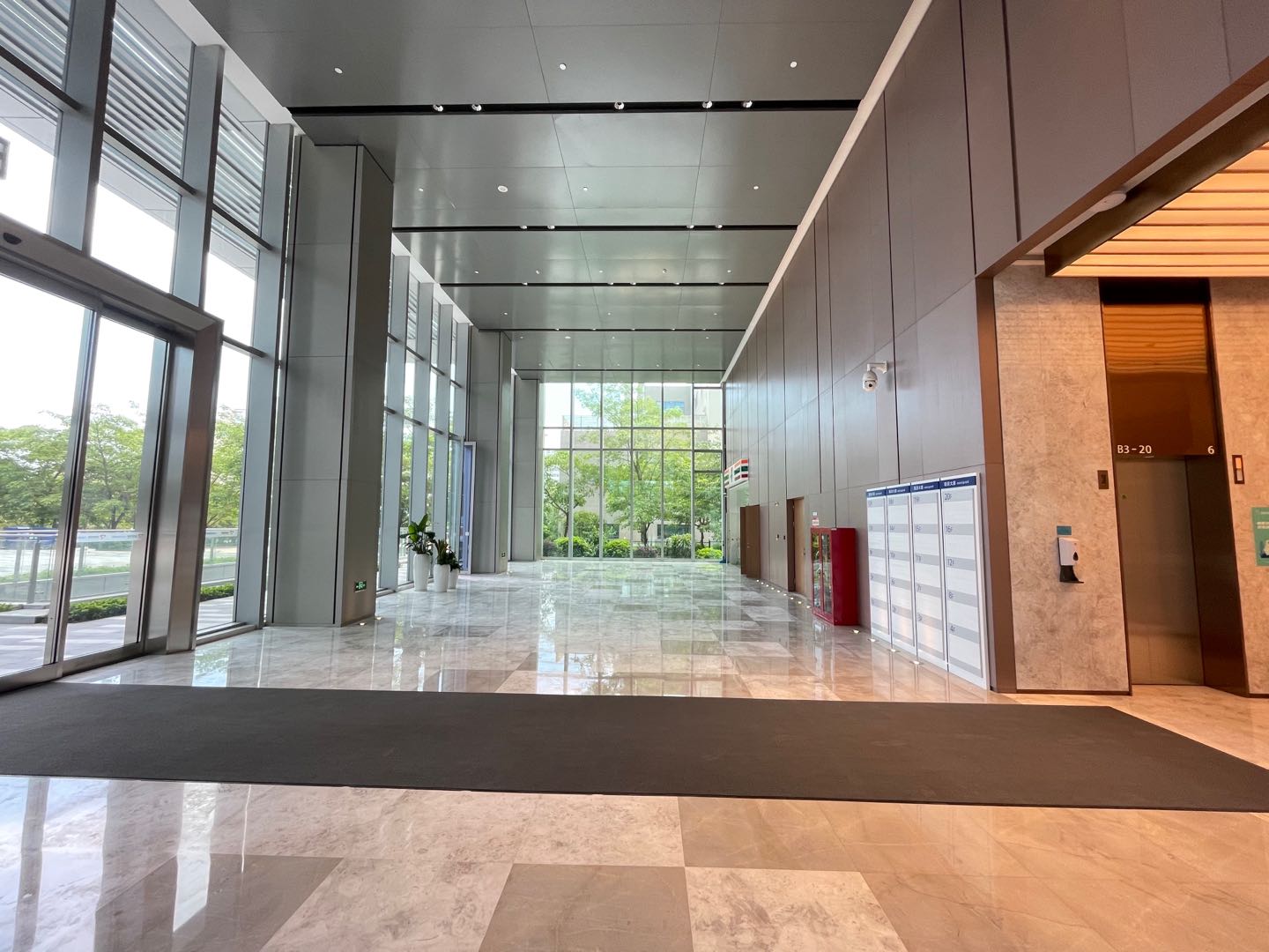科技园北开发商直租，精装小面积220平办公室拎包入住。