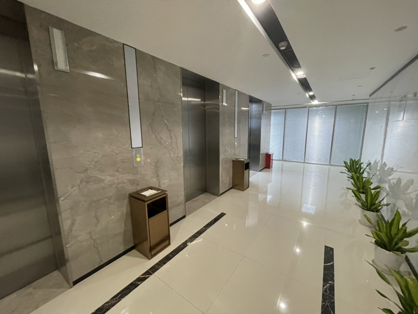 龙华龙胜地铁口新出小面积368平精装修办公室出租水电齐全