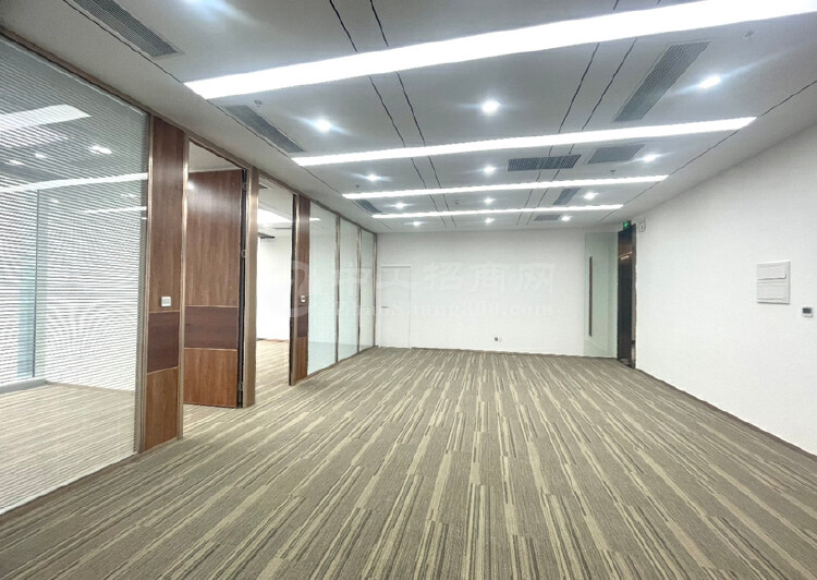 华侨城地铁站地标精装修办公室200平出租，落地窗，带隔间4