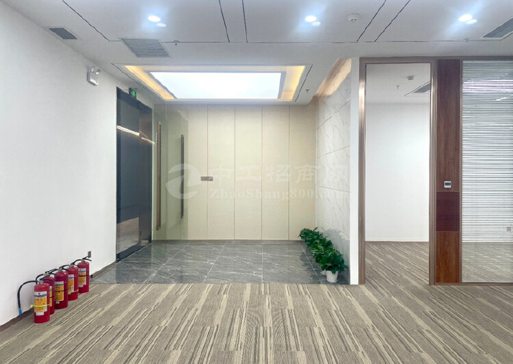 华侨城地铁站地标精装修办公室200平出租，落地窗，带隔间8