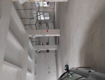 平湖街道辅城坳工业区新出一楼240平，精装修原房东厂房出租。