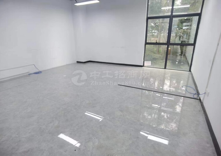 龙华民治地铁站创意园新出整层3300平办公室标准厂房出租4