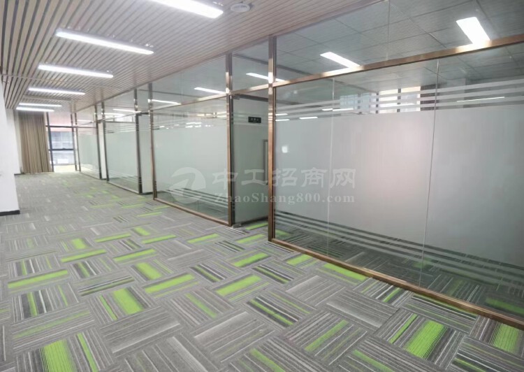 龙华民治地铁站创意园新出整层3300平办公室标准厂房出租3
