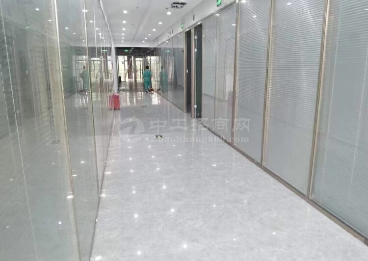 龙华民治地铁站创意园新出整层3300平办公室标准厂房出租9