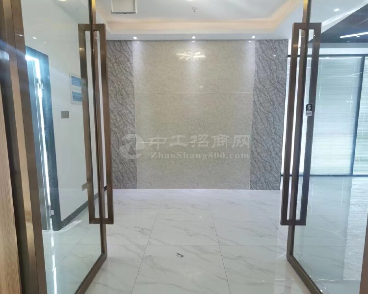 深圳布吉地铁口精装修写字楼682平方招商，8+1格局高额补贴