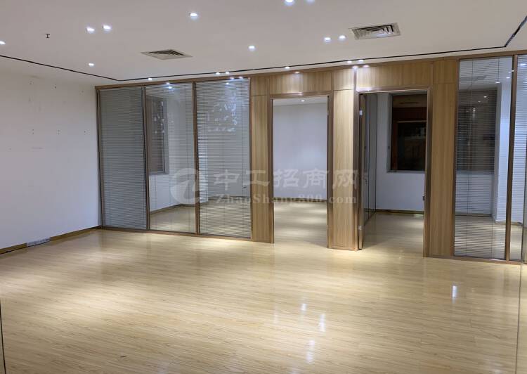 深圳罗湖甲级写字楼2+1格局精装修拎包入住小面积办公室出租。3