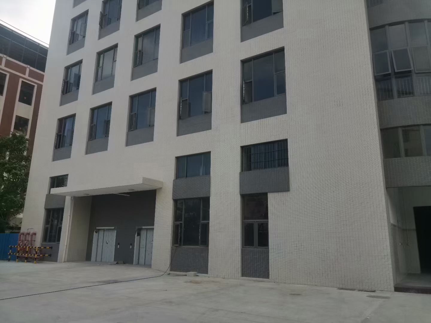 中山市古镇镇5000平方精装修办公楼，高端智能共享园区。