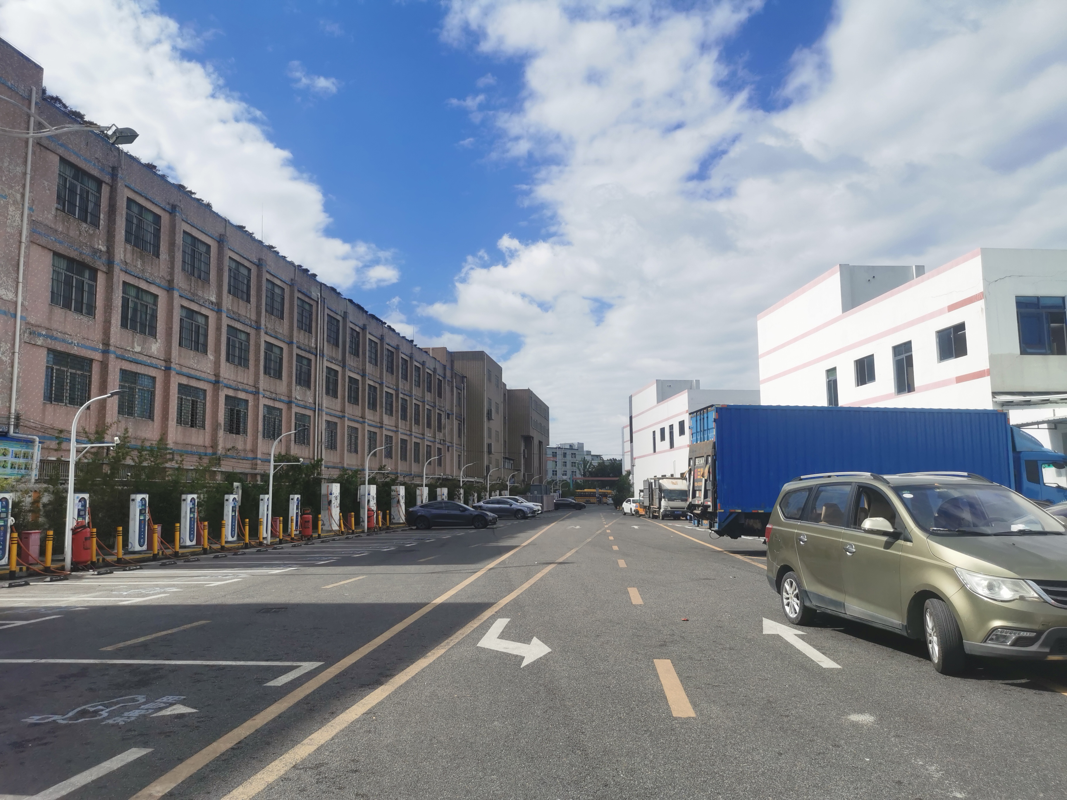 公明楼村龙大高速路口独门独院标准厂房9700平出租