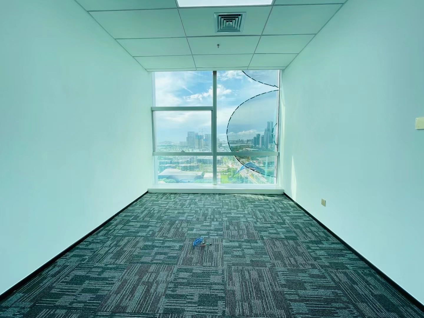 看海地铁口甲字写字楼282平米精装办公室出租