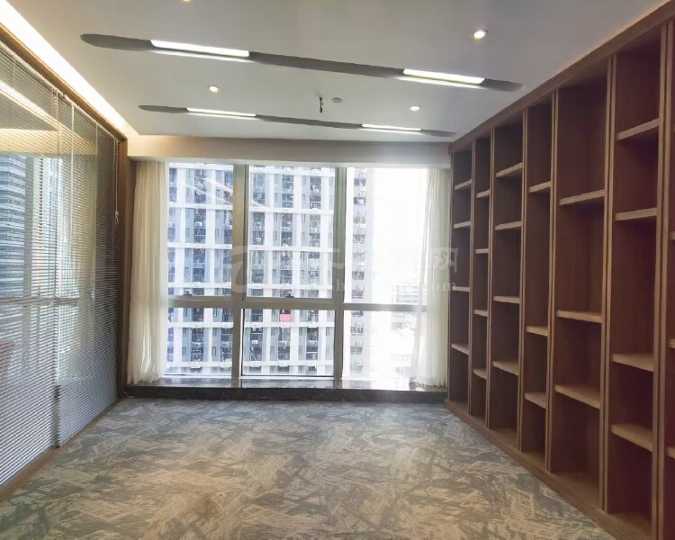 南山大冲新出712平豪华装修，6+1格局带家私办公室出租。