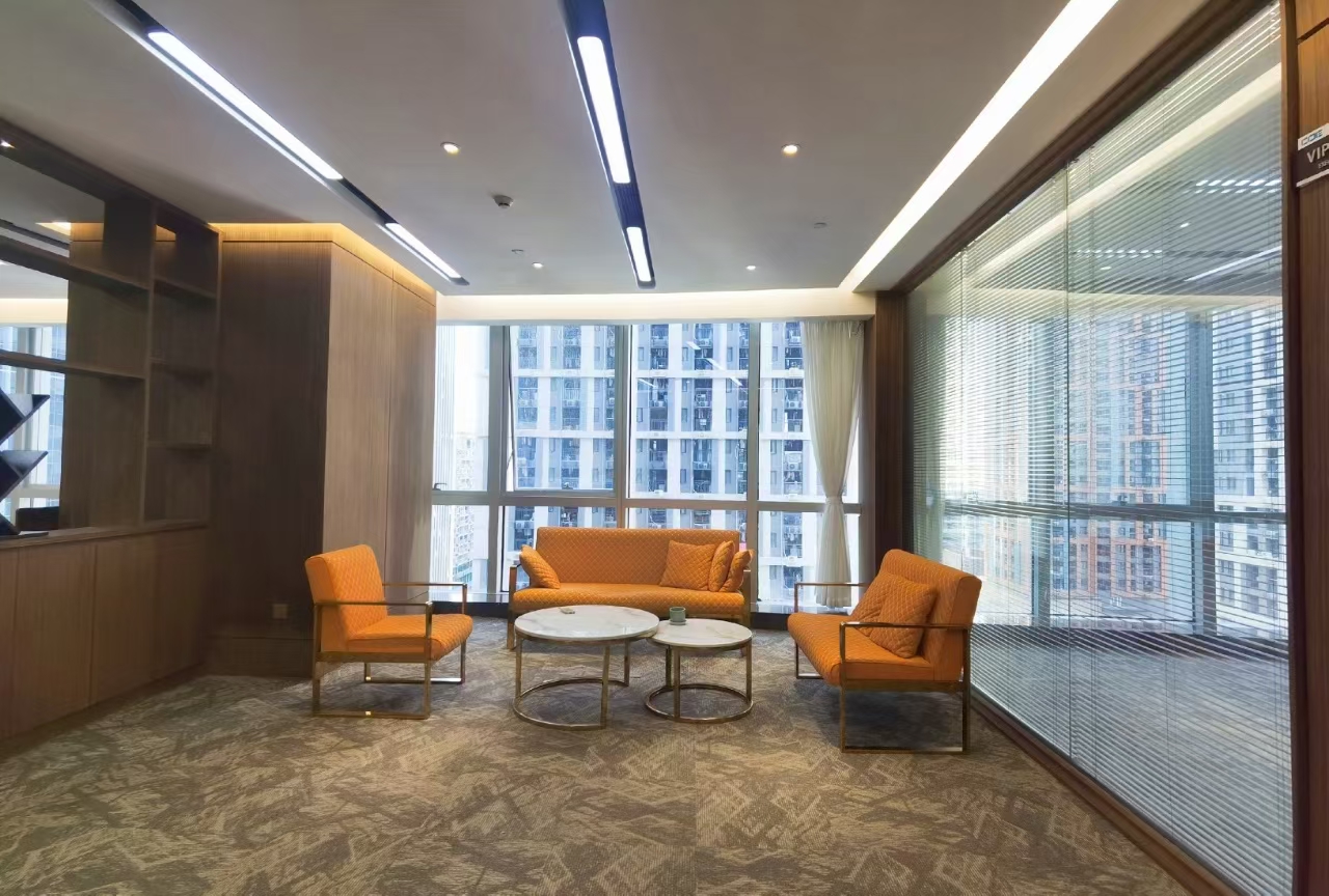 南山大冲新出712平豪华装修，6+1格局带家私办公室出租。