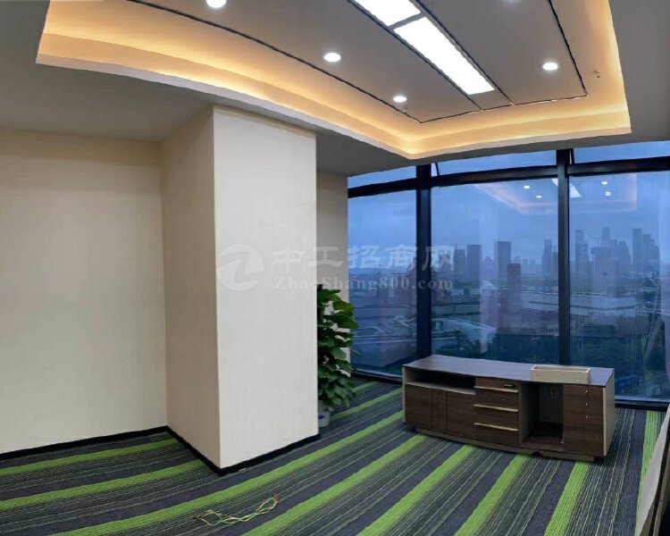 南山前海260平3+1格局精装修办公室出租，可拿补贴。