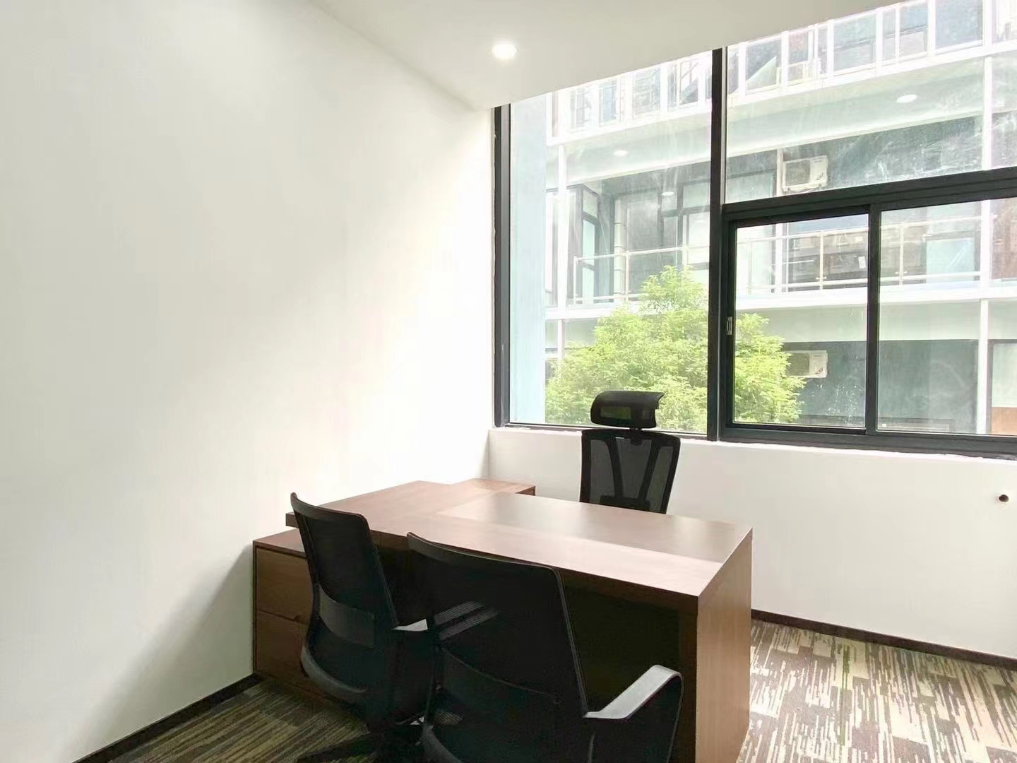 海珠区创意园新出创意园精装修办公室216平方带家具