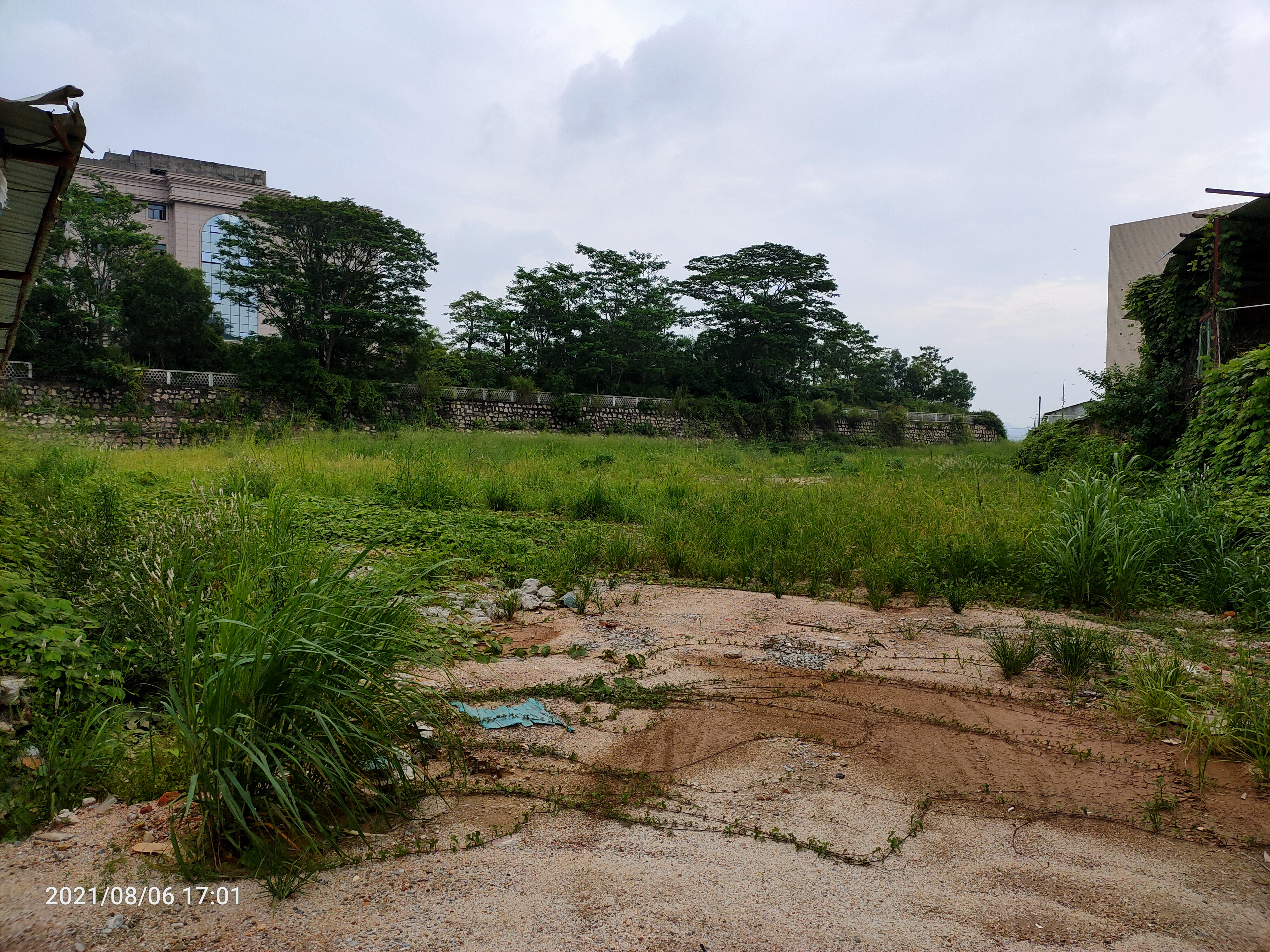 大车进出方便，周边环境住宅区可做充电桩等各行各业1