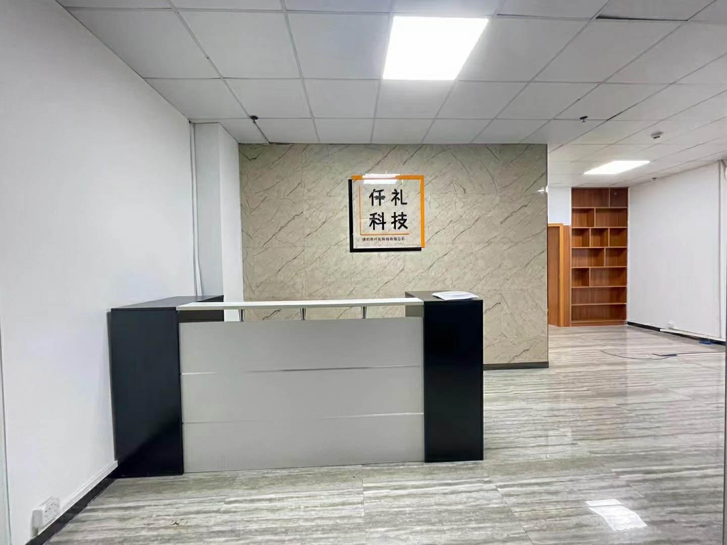 龙华东环二路新出小面积100平精装修办公室出租