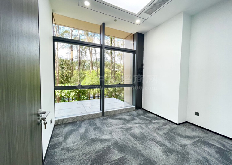 南山深圳湾精装修办公室小面积168平出租，采光好，户型方正3