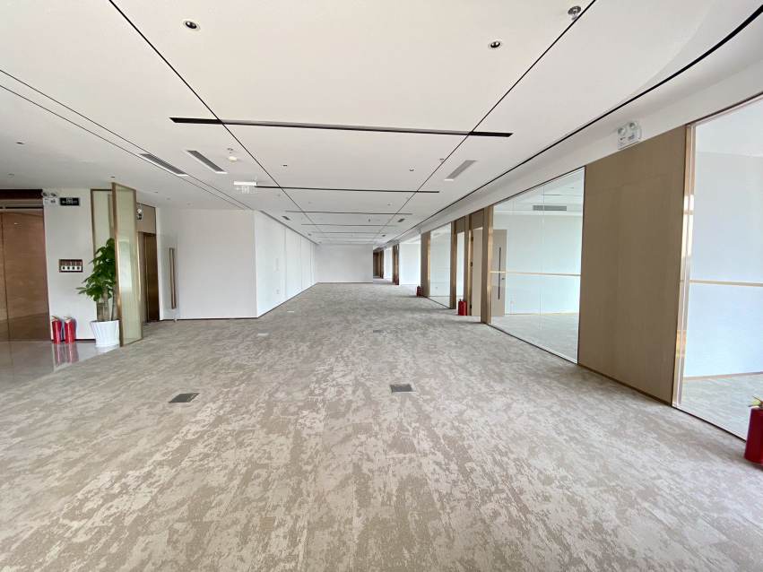 福田中心区地铁口860平超甲级写字楼办公室出租正电梯口单位