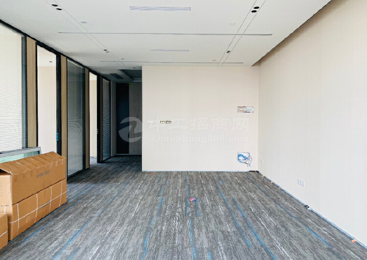 前海，开发商直租215平小户型写字楼办公室出租，拎包入住。8