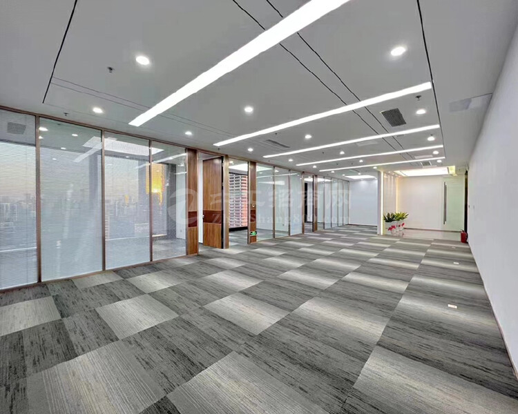 前海新出首排一线海景写字楼办公室出租，3+1格局可定制装修。