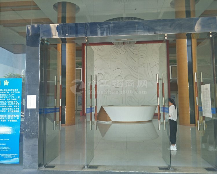 出租深圳龙岗中心城现成装修写字楼100-500平大小分租。