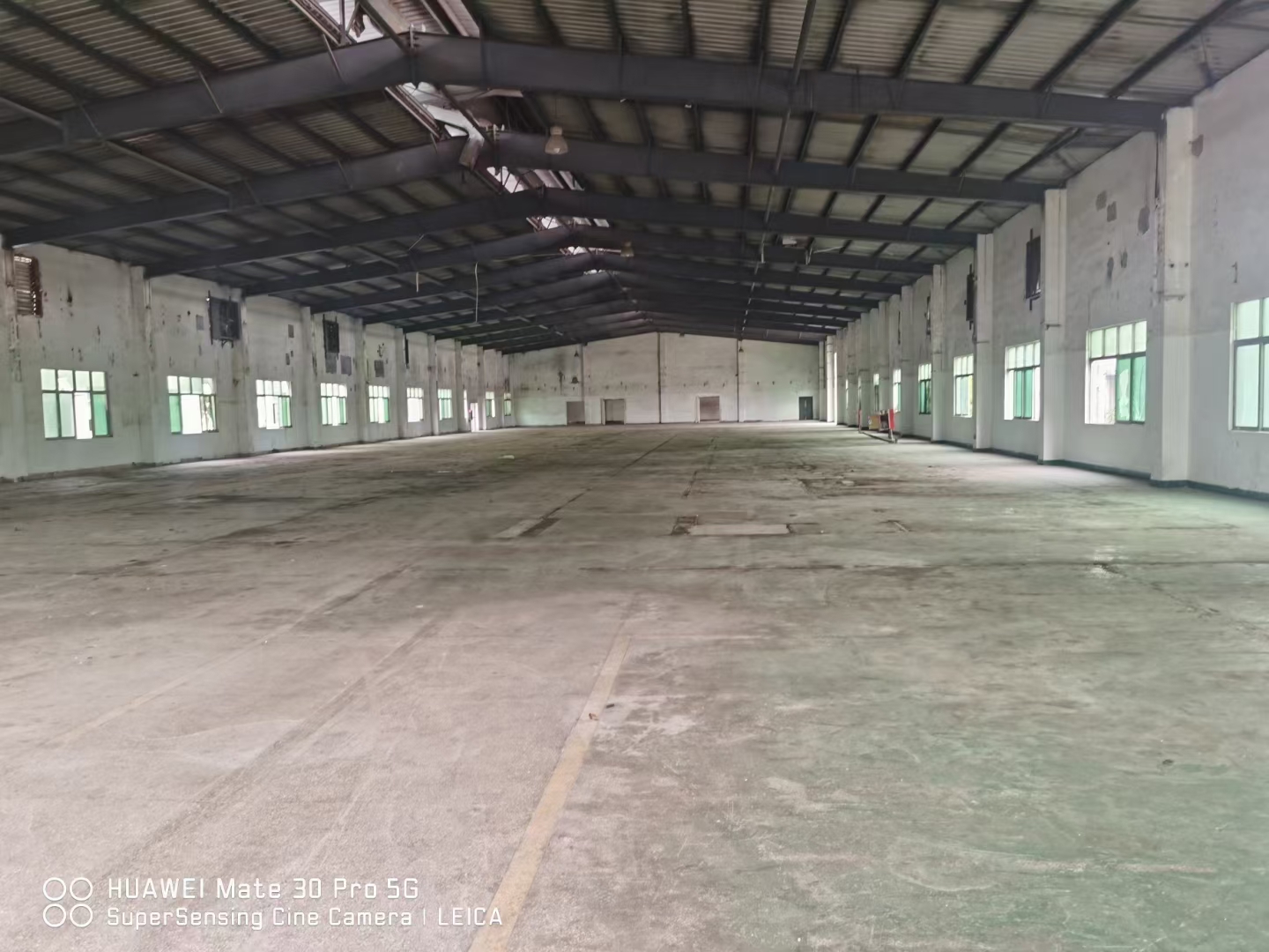 仓库客户福音，大朗镇工业园区钢构2000平方，滴水9米出租