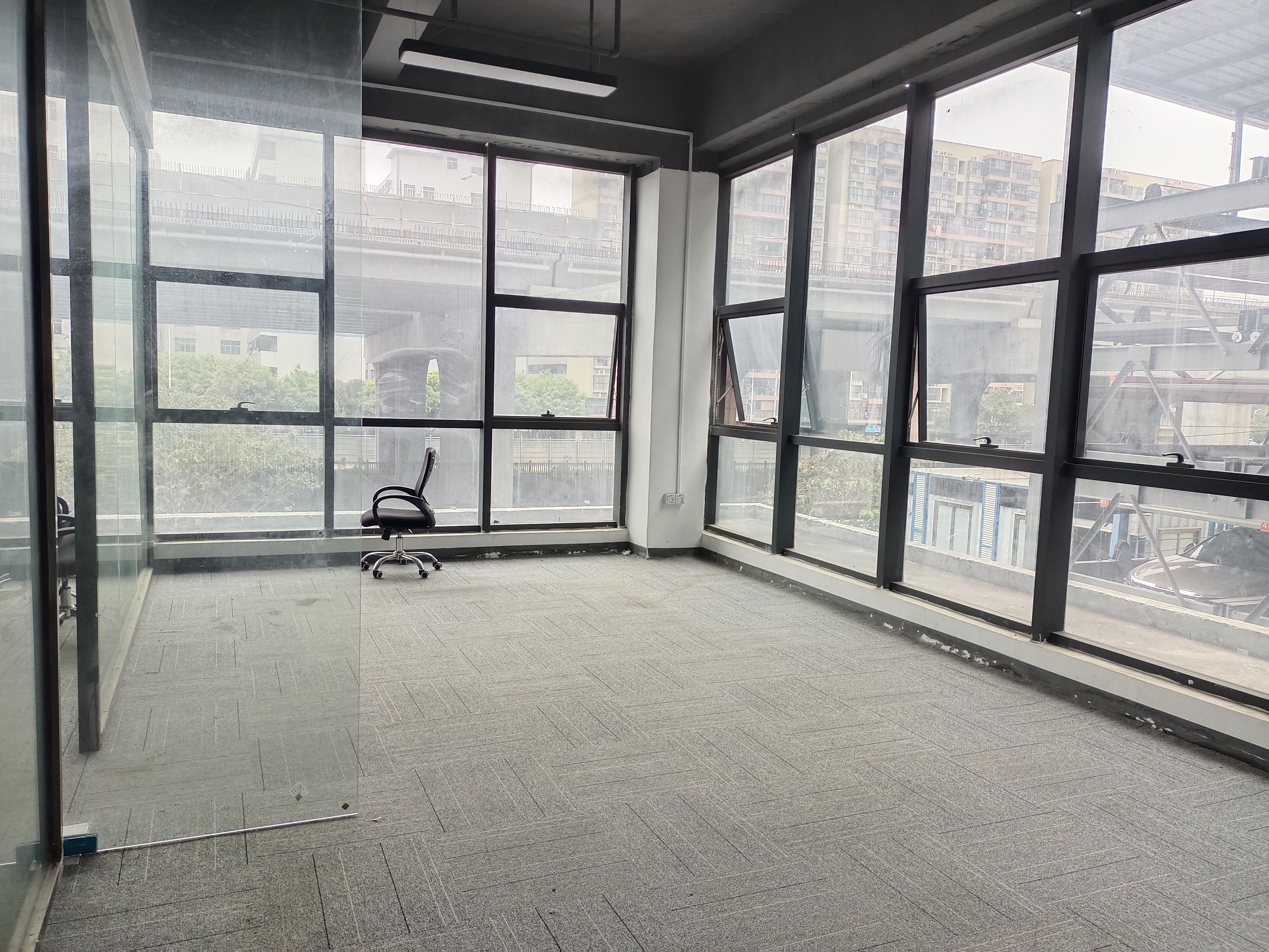固戍航城360平办公室出租带隔间可做小组装研发办公室租金便宜