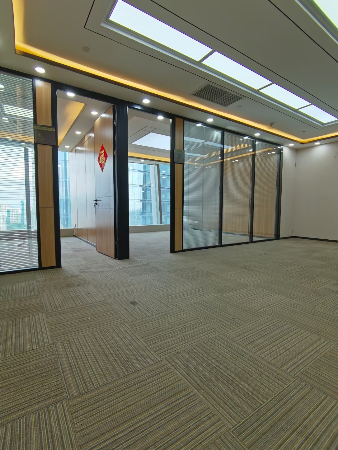 罗湖翠竹地铁口附近新出245平办公室出租高使用率采光好