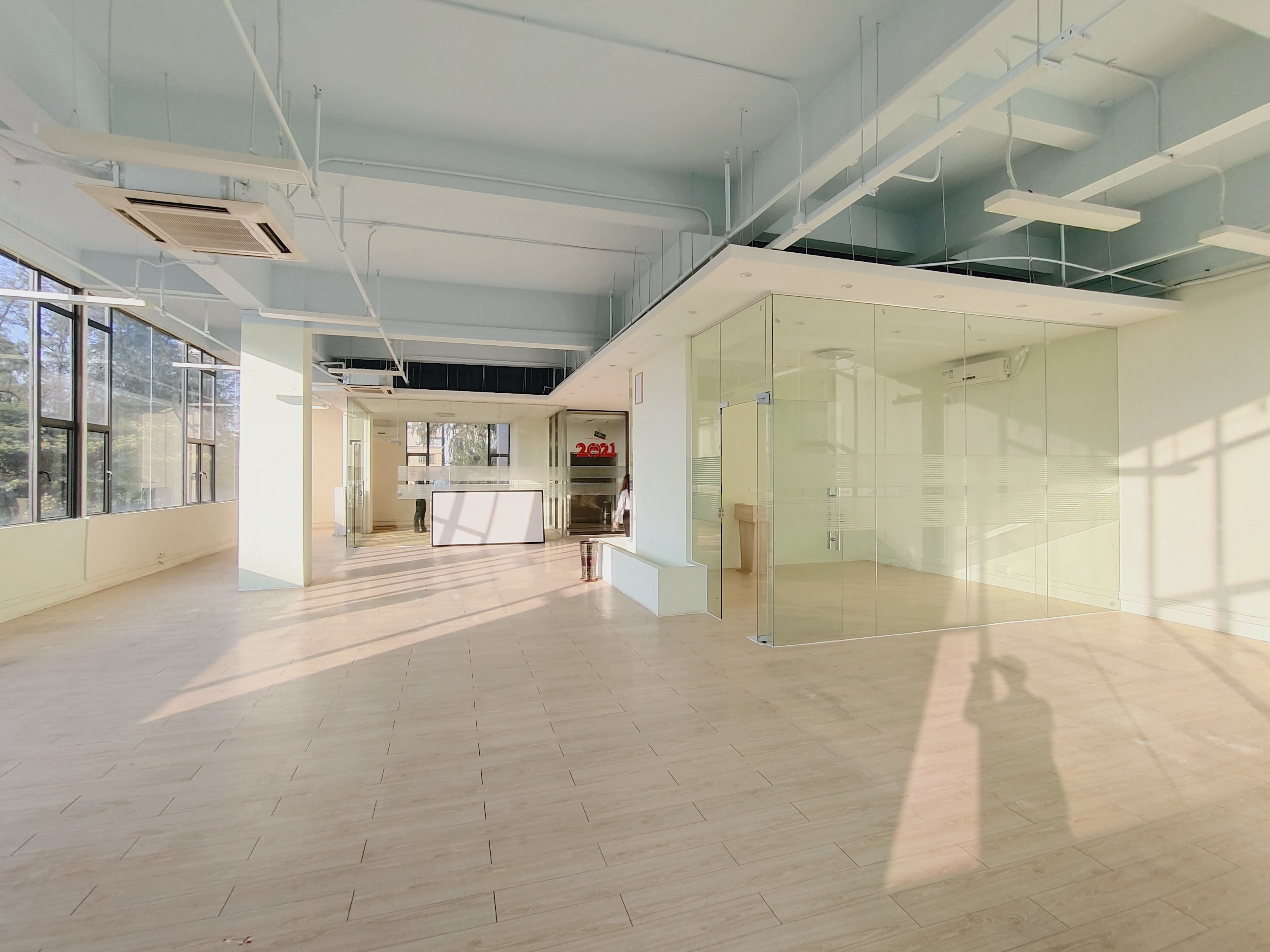 黄埔开发区西区新出精装修办公室，价格优惠。