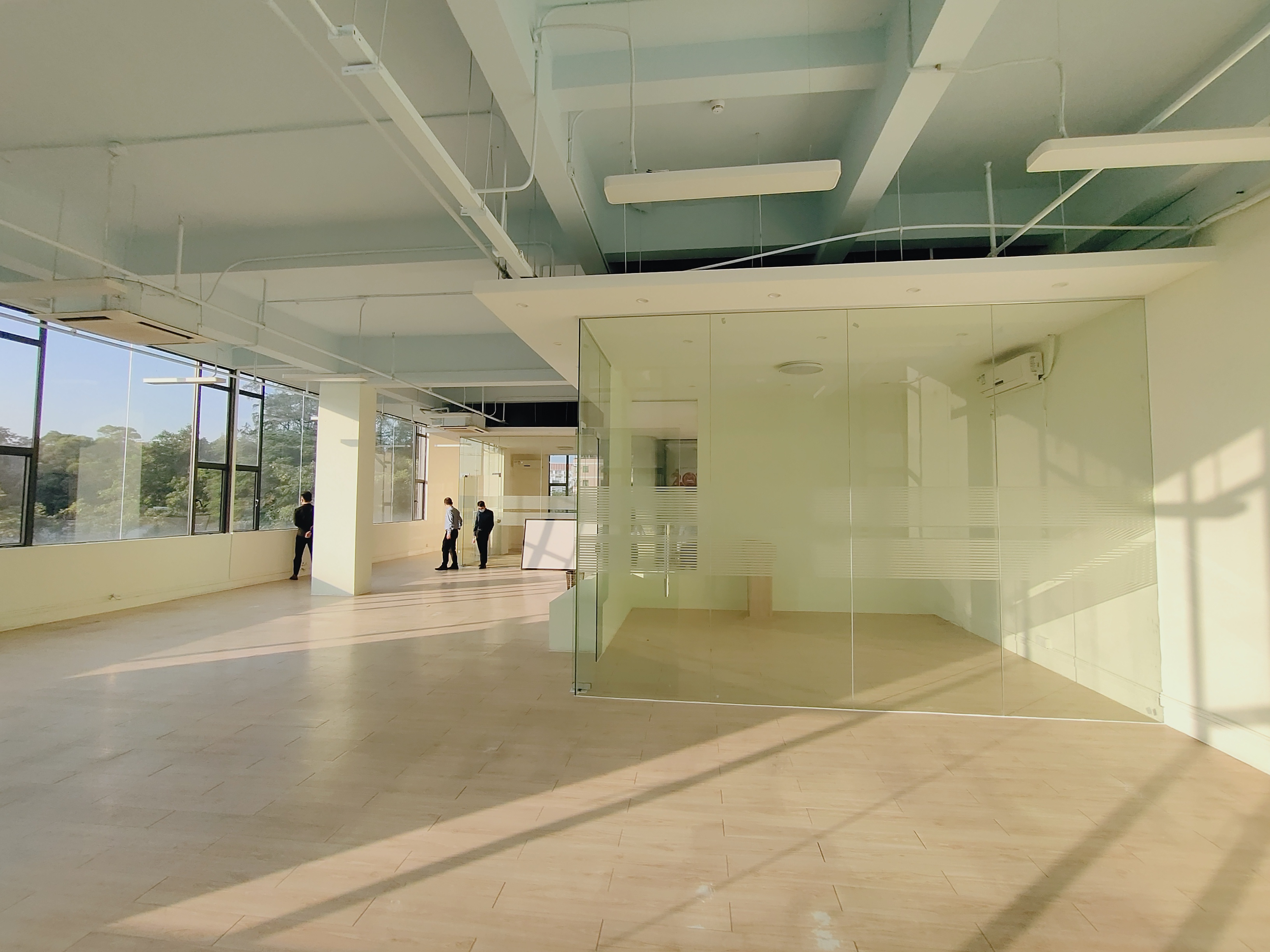 黄埔开发区西区新出精装修办公室，价格优惠。