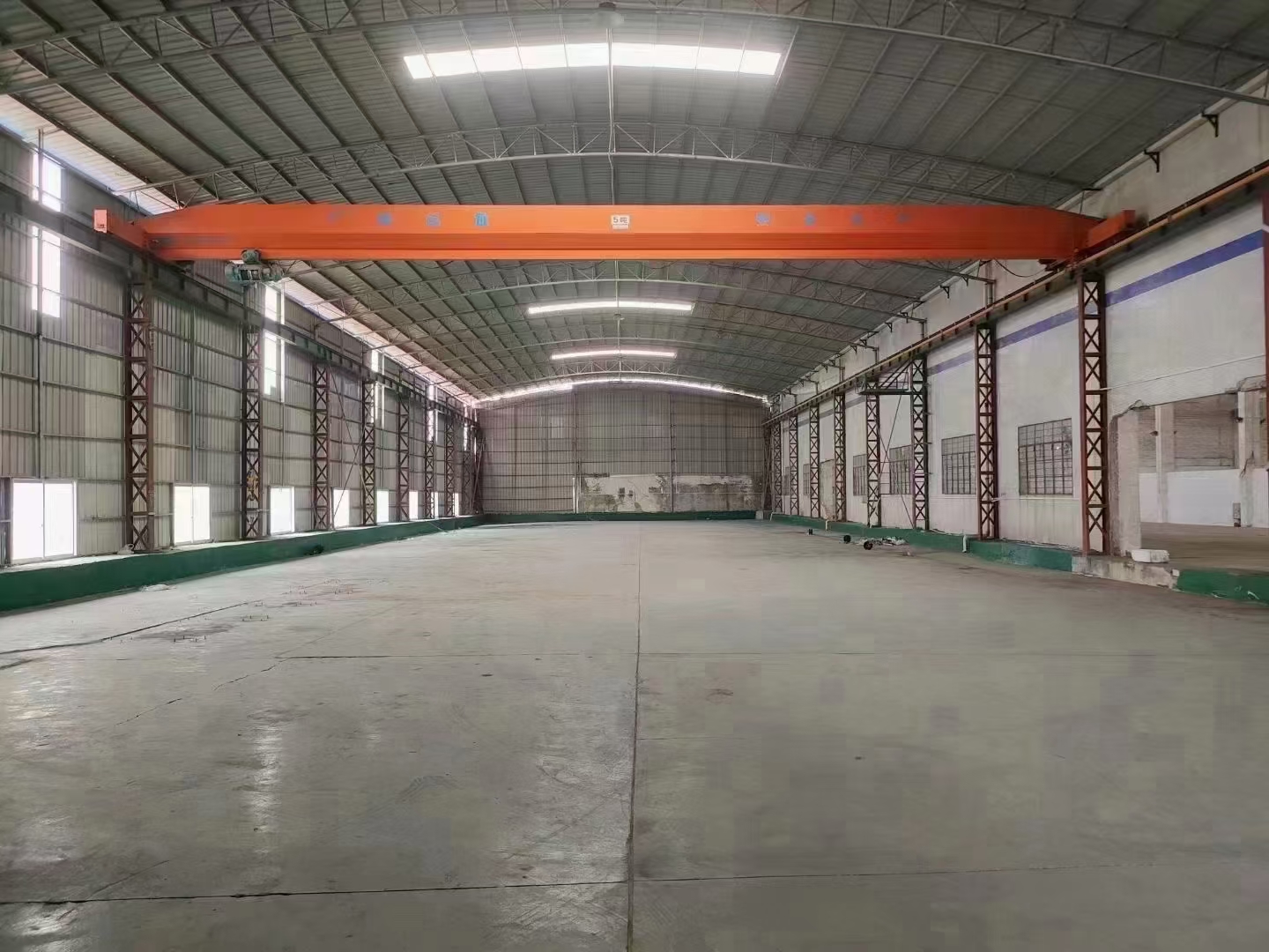 禅城区南庄镇单一层厂房仓库出租9300平米可分租，证件齐全！