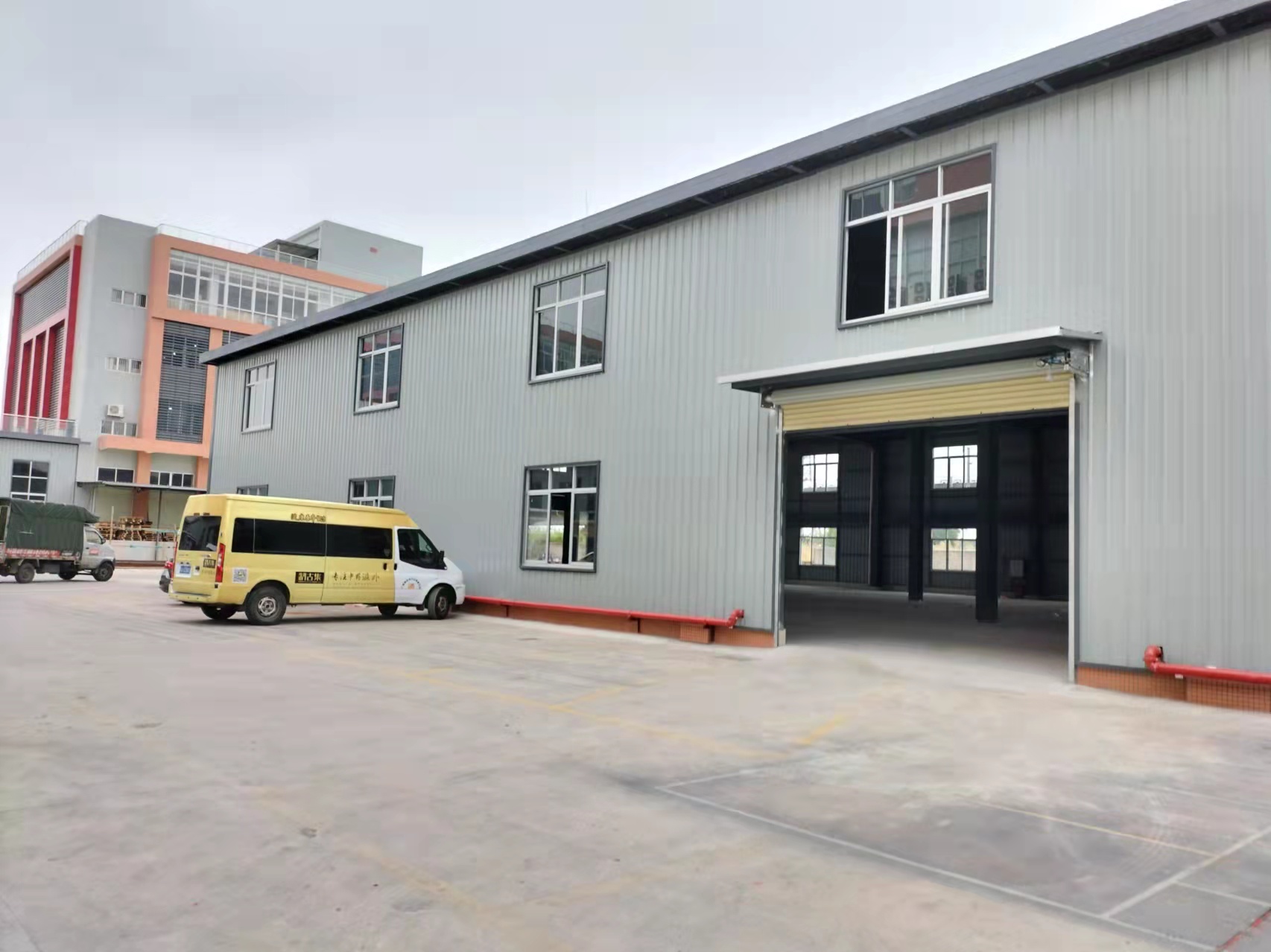 番禺区沙头高速口钢构厂房仓库2200平，证件齐全，可办环评