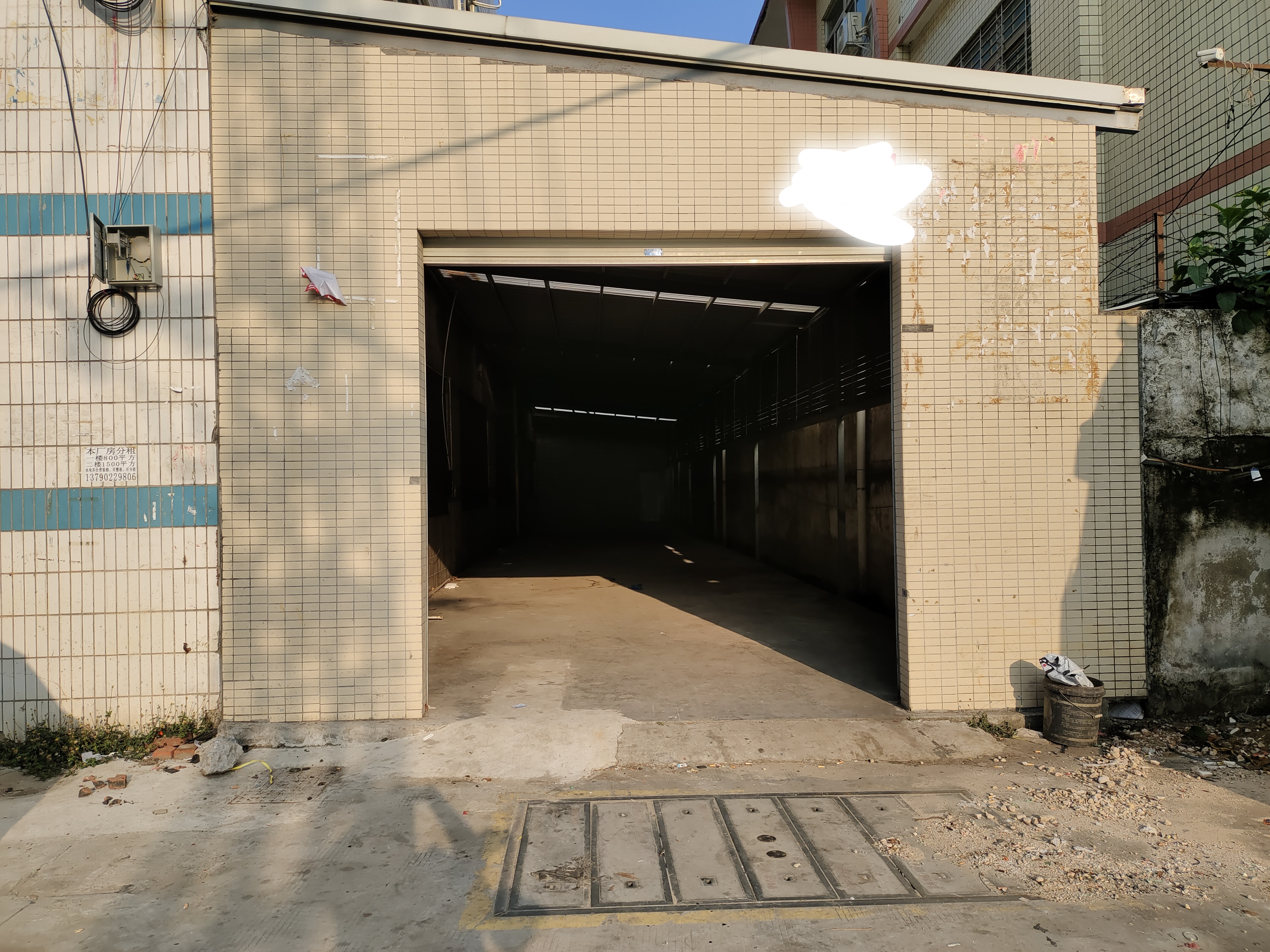 长安厦边新出一楼铁皮厂房260平招租，可做仓库废品回收行业。